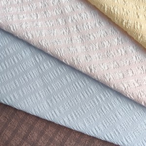 WOVEN CRINKLE CHECKS 130-140GSM 143-146CM